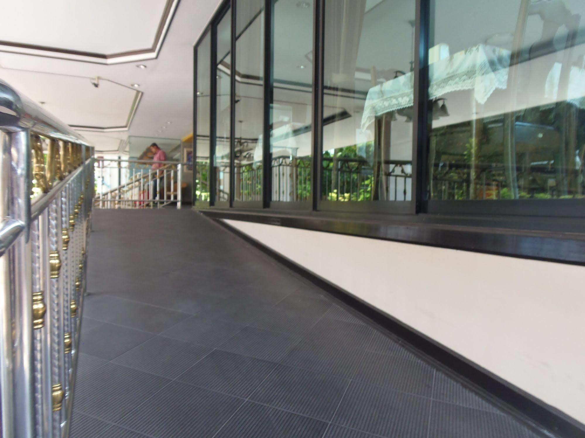 Romena Grand Hotel Chiang Mai Exterior photo
